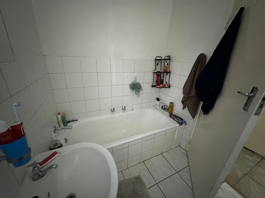 To Let 3 Bedroom Property for Rent in Olivedale Gauteng