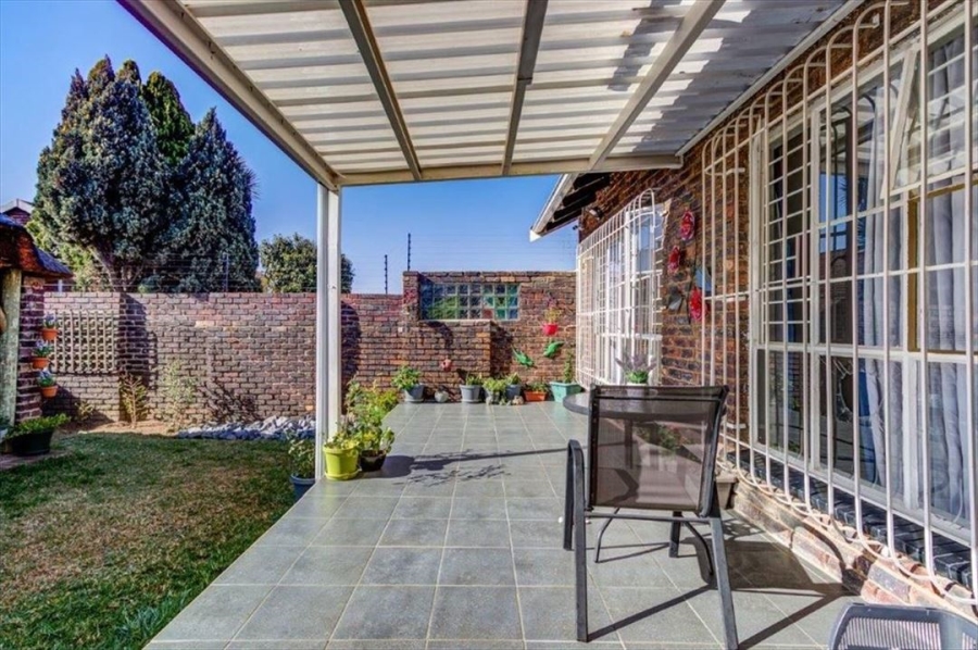 3 Bedroom Property for Sale in Edleen Gauteng
