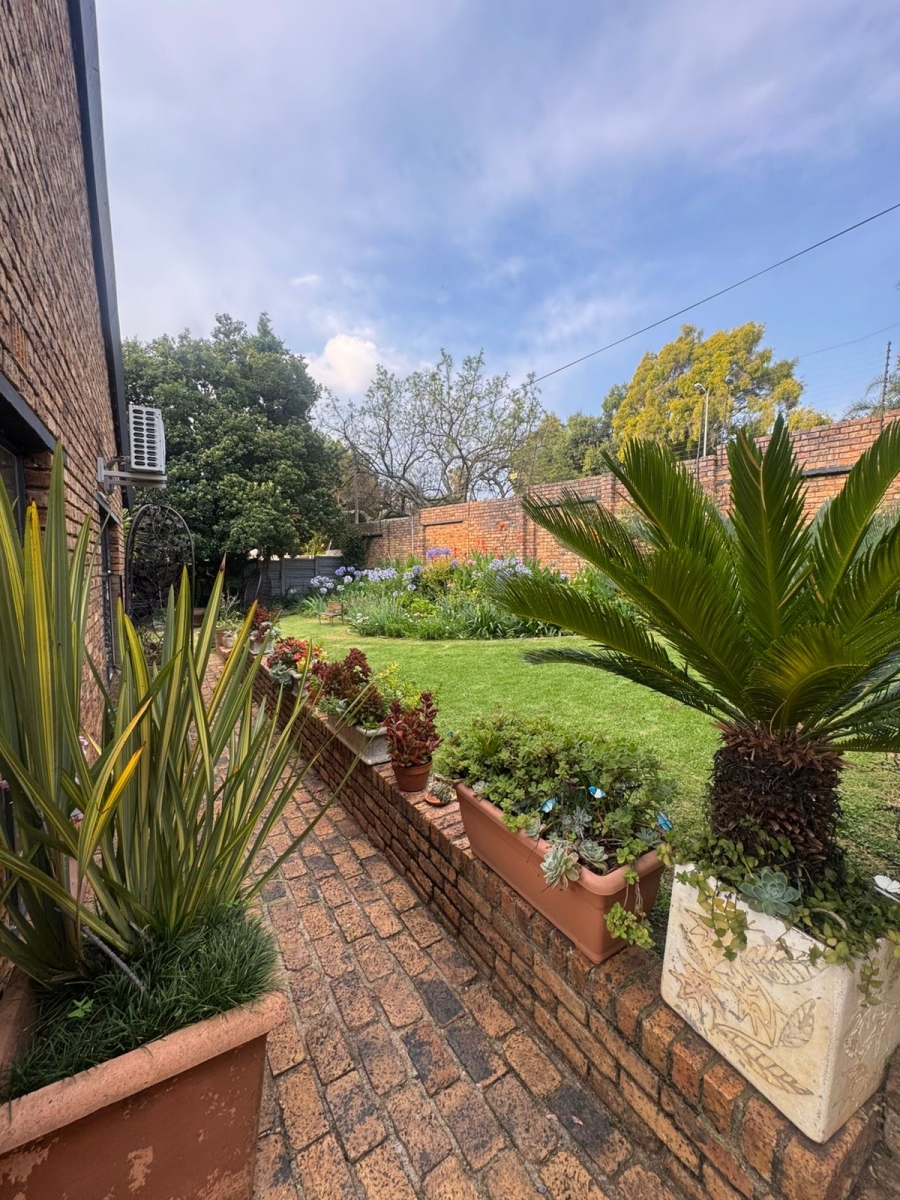 4 Bedroom Property for Sale in Wendywood Gauteng