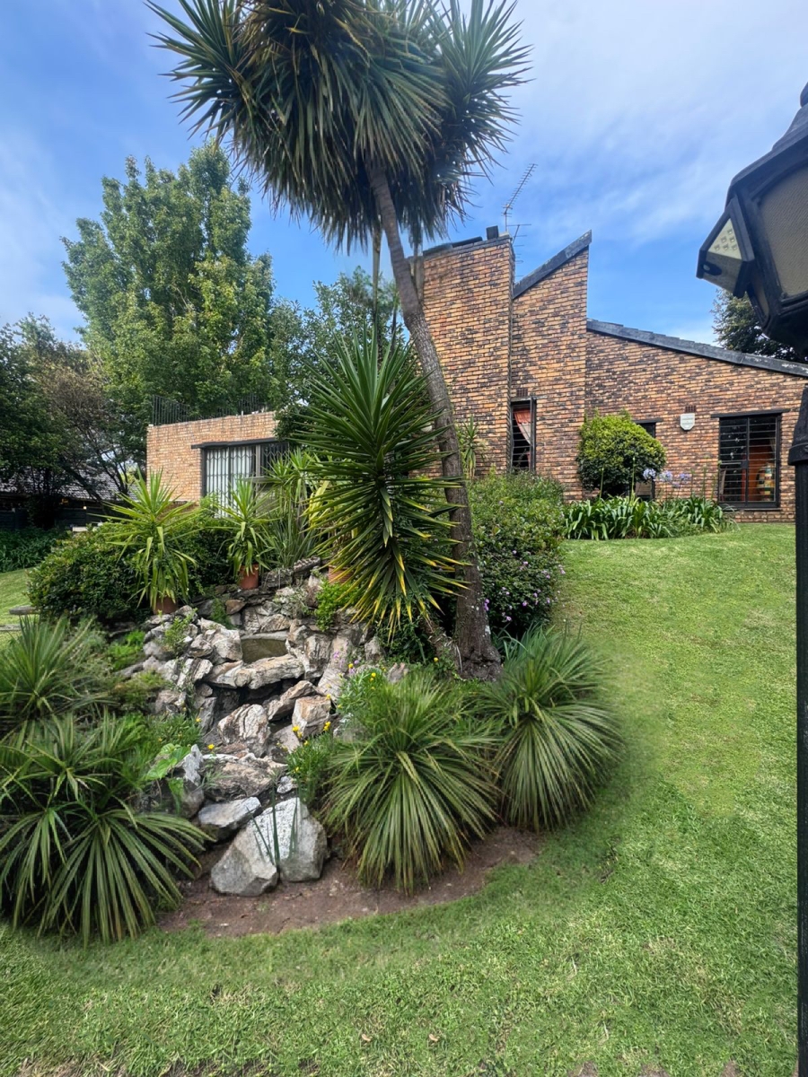 4 Bedroom Property for Sale in Wendywood Gauteng