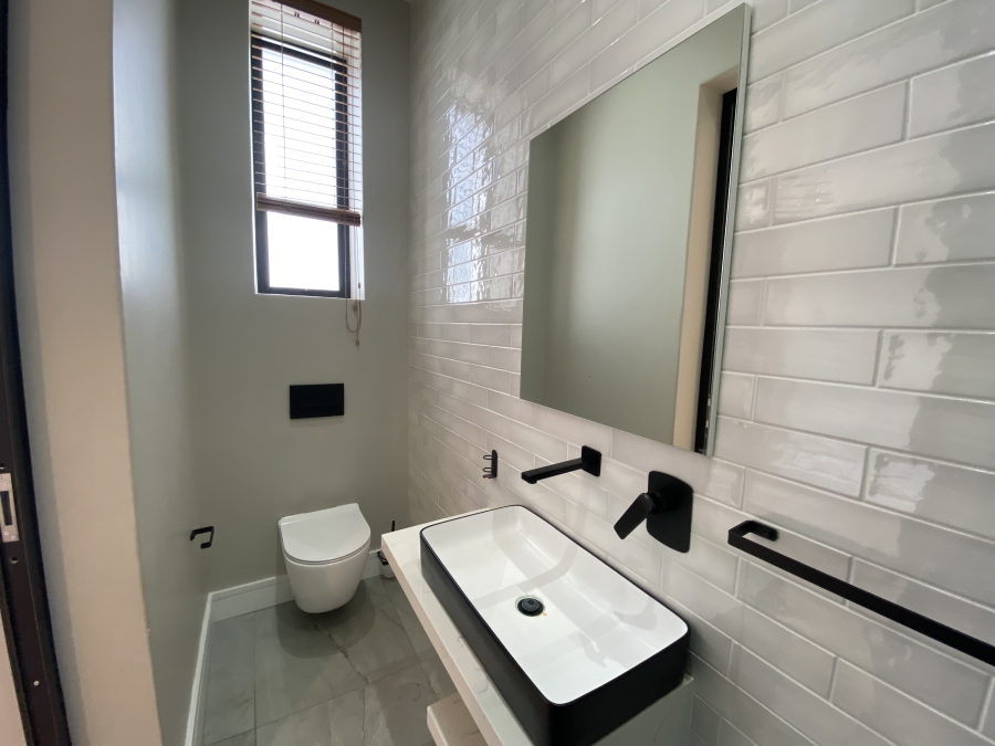 To Let 4 Bedroom Property for Rent in Neighbourhood Estate Gauteng
