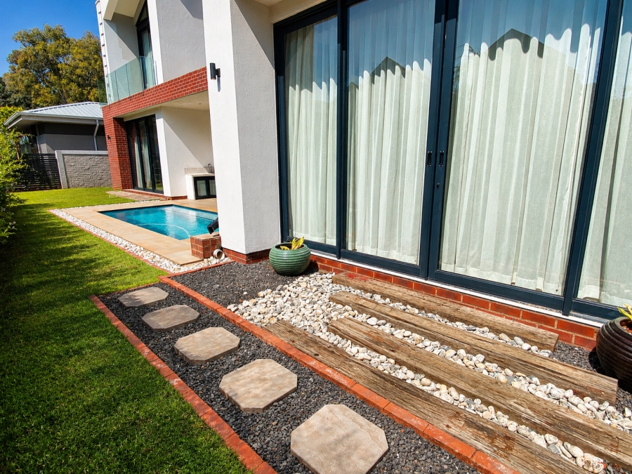 To Let 4 Bedroom Property for Rent in Neighbourhood Estate Gauteng