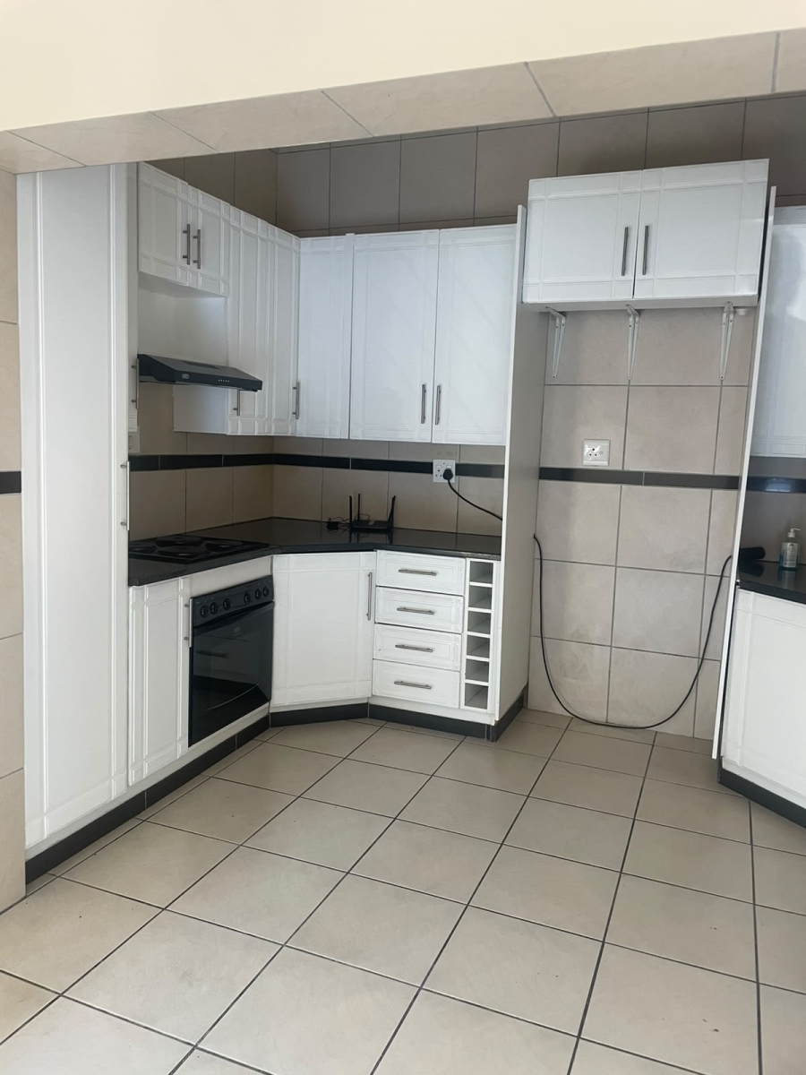 To Let 1 Bedroom Property for Rent in Florida Glen Gauteng