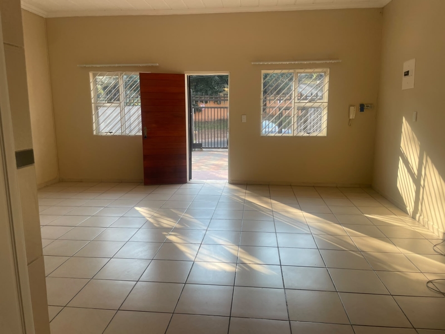 To Let 1 Bedroom Property for Rent in Florida Glen Gauteng