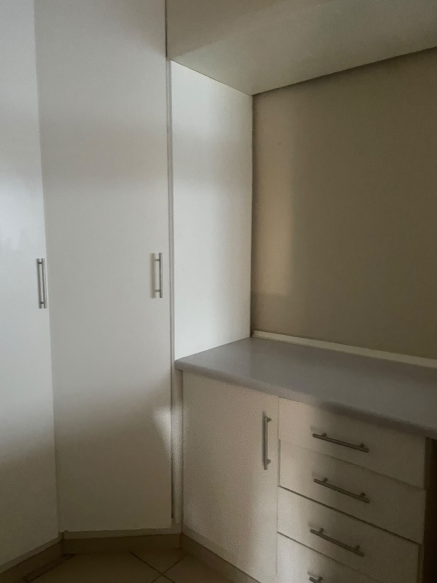 To Let 1 Bedroom Property for Rent in Florida Glen Gauteng