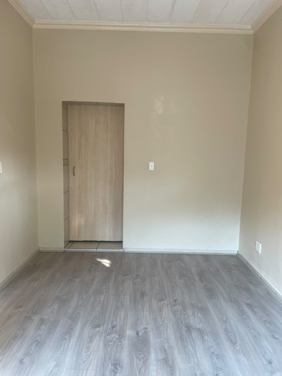 To Let 1 Bedroom Property for Rent in Florida Glen Gauteng