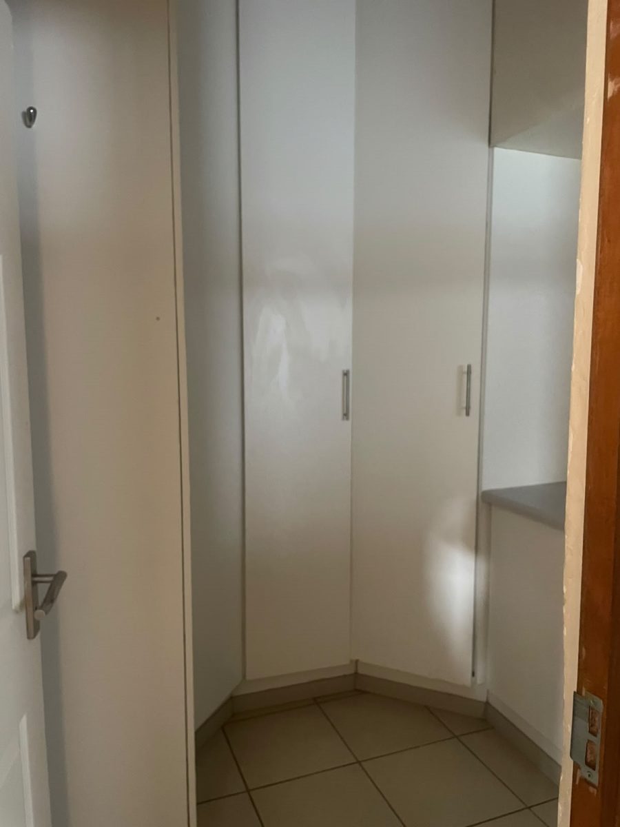 To Let 1 Bedroom Property for Rent in Florida Glen Gauteng