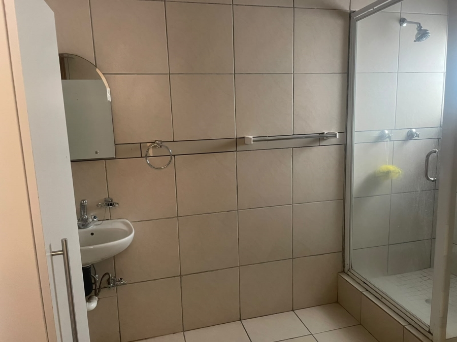 To Let 1 Bedroom Property for Rent in Florida Glen Gauteng
