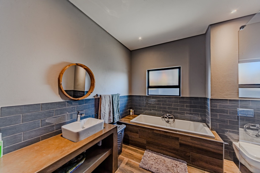 4 Bedroom Property for Sale in Lombardy Estate Gauteng