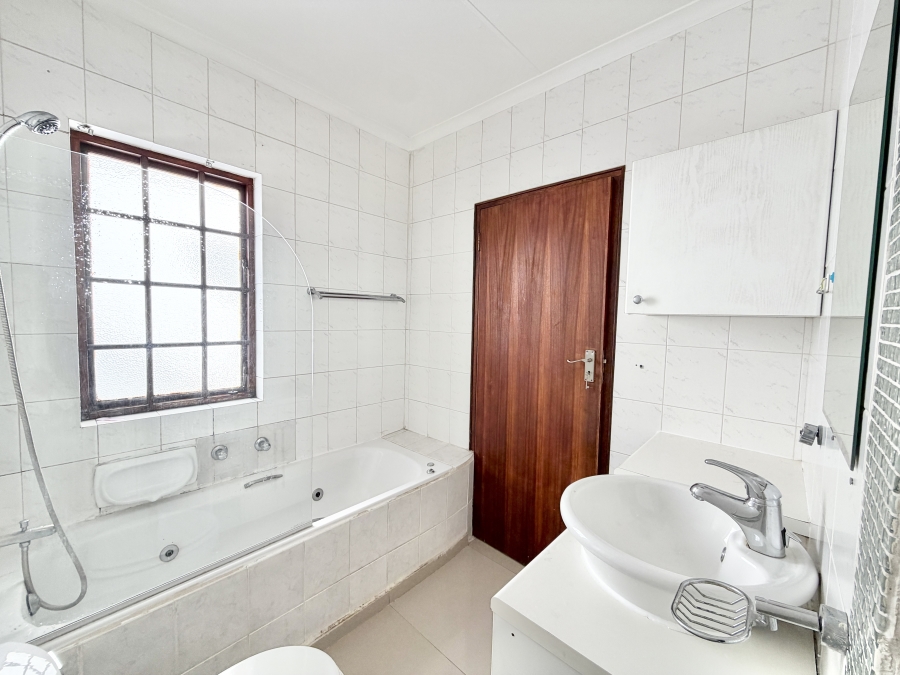 2 Bedroom Property for Sale in Halfway Gardens Gauteng