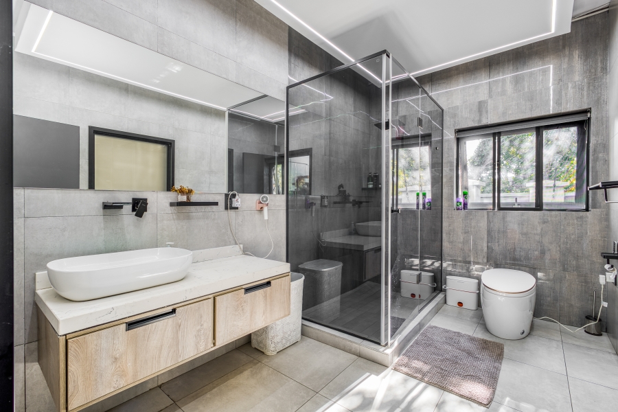 5 Bedroom Property for Sale in Bryanston Gauteng