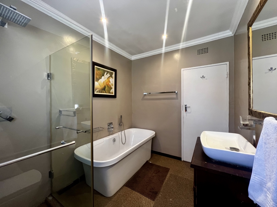 5 Bedroom Property for Sale in Paulshof Gauteng
