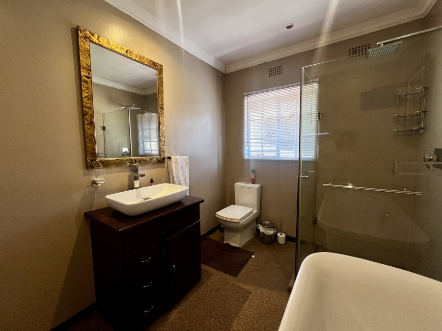 5 Bedroom Property for Sale in Paulshof Gauteng