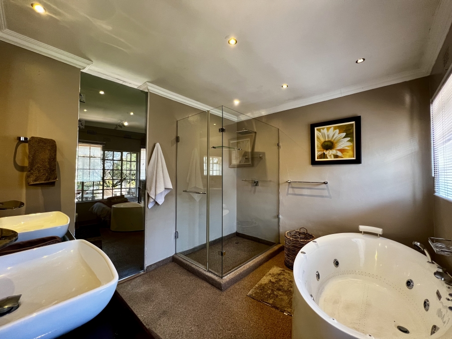 5 Bedroom Property for Sale in Paulshof Gauteng