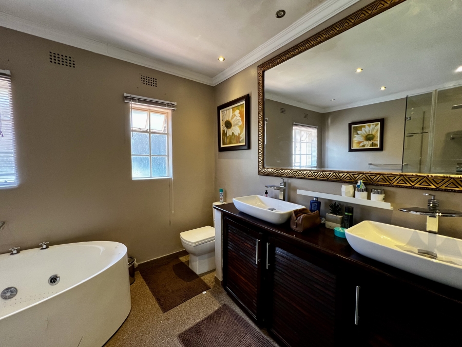 5 Bedroom Property for Sale in Paulshof Gauteng