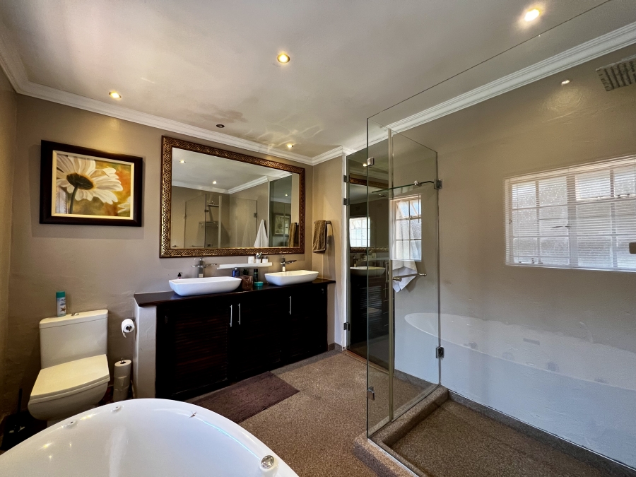 5 Bedroom Property for Sale in Paulshof Gauteng