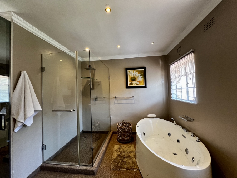 5 Bedroom Property for Sale in Paulshof Gauteng