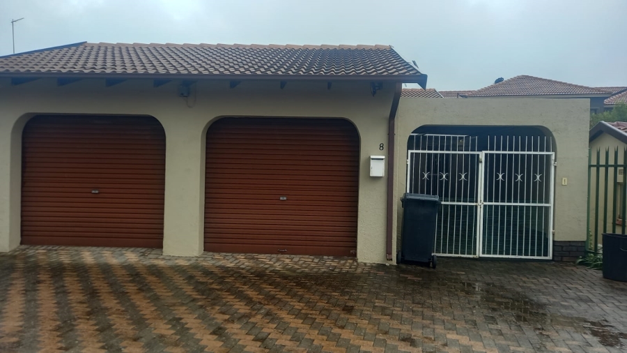 2 Bedroom Property for Sale in Rant En Dal Gauteng