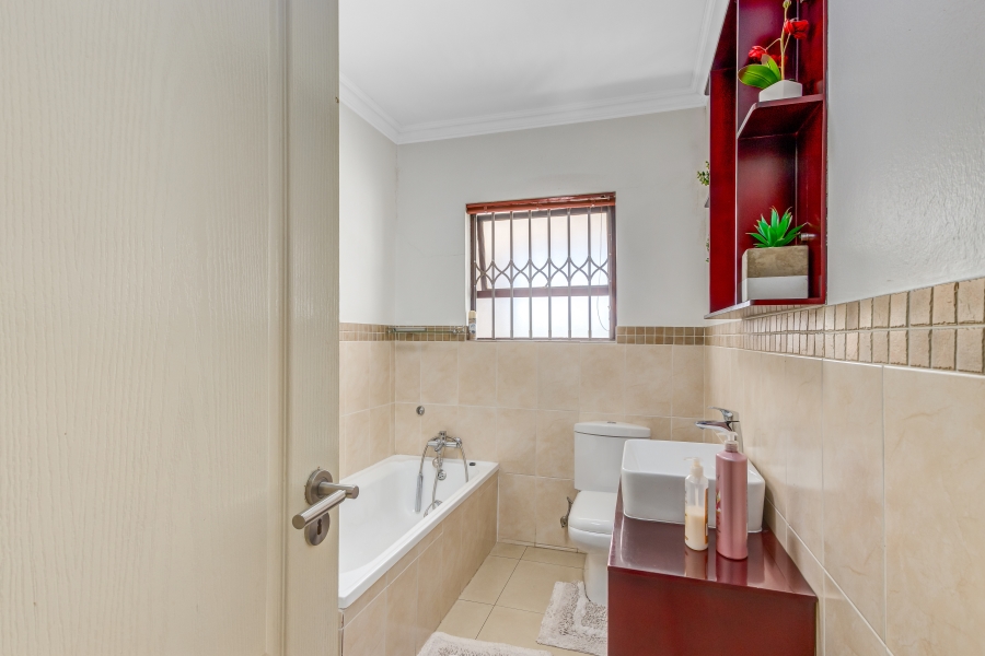 3 Bedroom Property for Sale in Barbeque Downs Gauteng