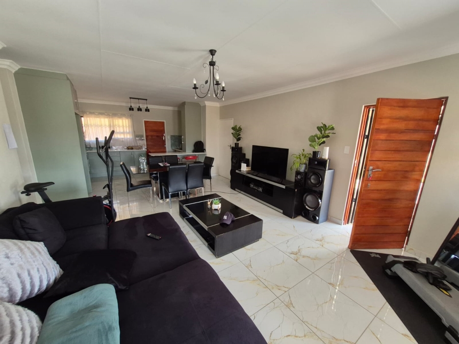To Let 3 Bedroom Property for Rent in Heatherdale AH Gauteng