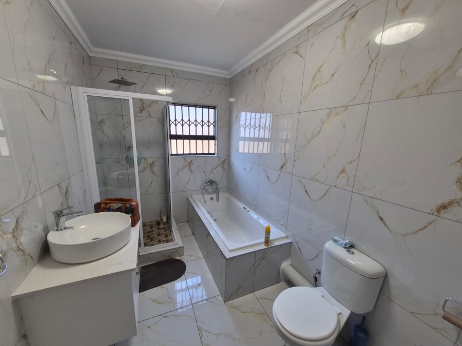 To Let 3 Bedroom Property for Rent in Heatherdale AH Gauteng