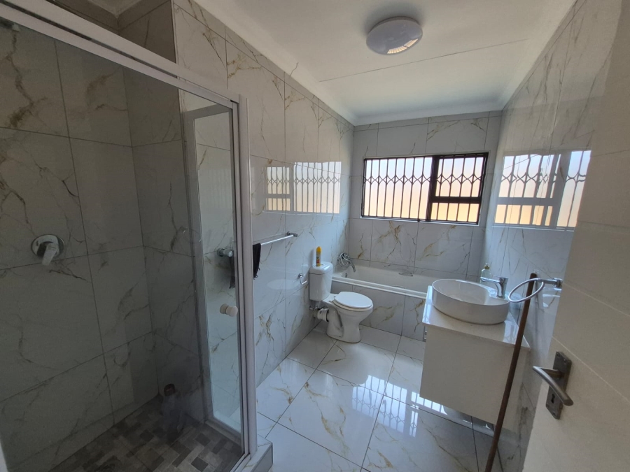 To Let 3 Bedroom Property for Rent in Heatherdale AH Gauteng