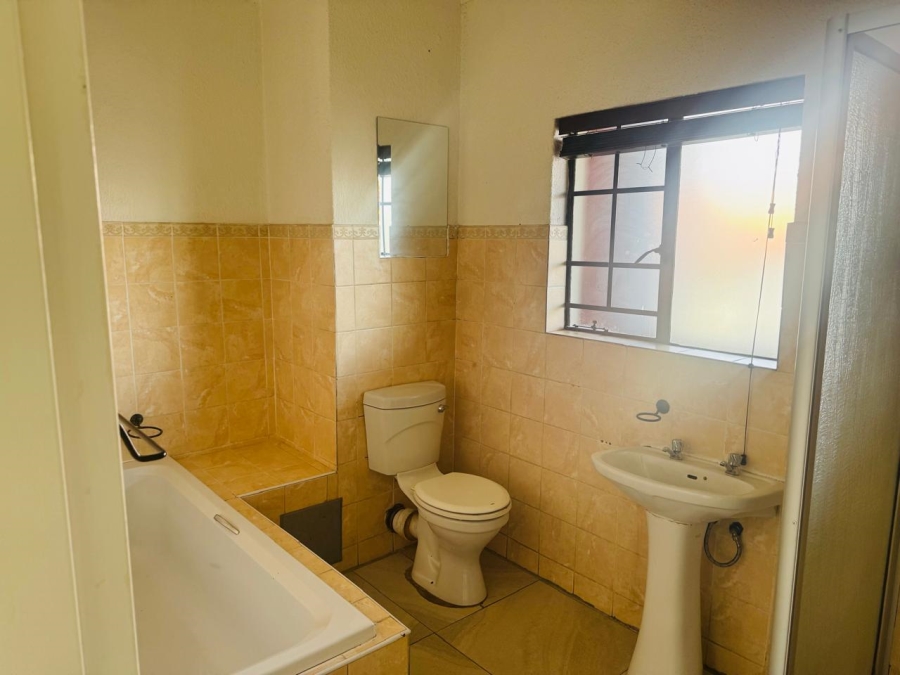 To Let 2 Bedroom Property for Rent in Halfway Gardens Gauteng