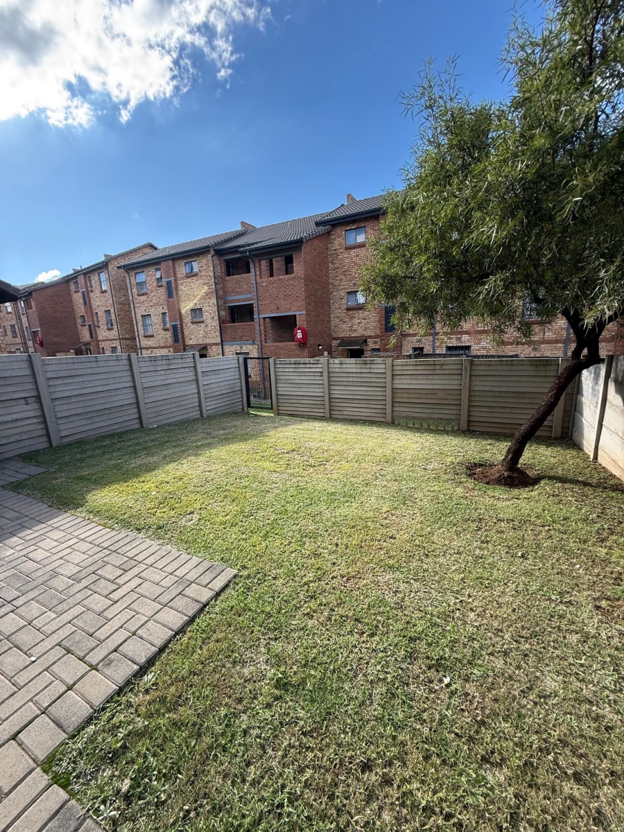 To Let 2 Bedroom Property for Rent in Noordwyk Gauteng