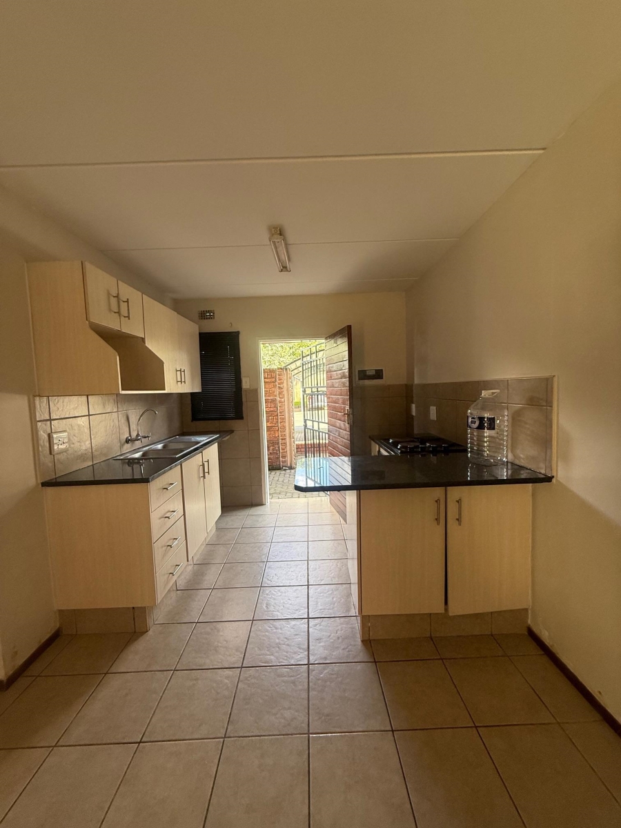 To Let 2 Bedroom Property for Rent in Noordwyk Gauteng