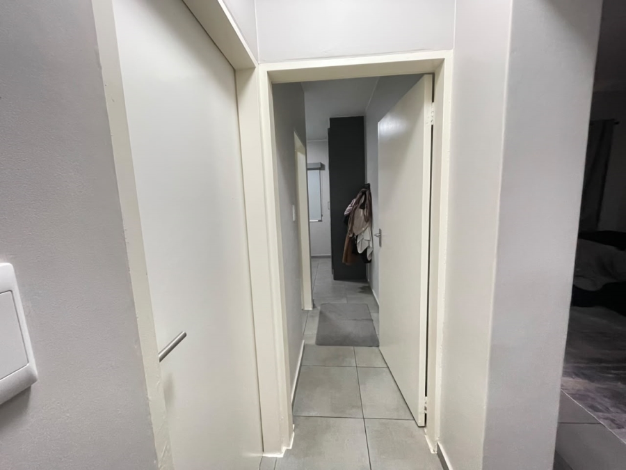2 Bedroom Property for Sale in Vorna Valley Gauteng