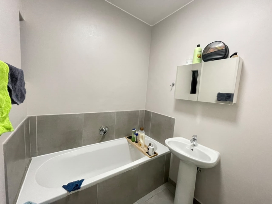 2 Bedroom Property for Sale in Vorna Valley Gauteng