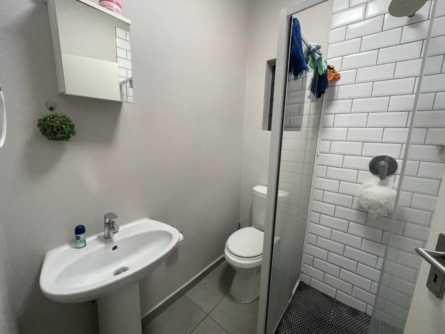2 Bedroom Property for Sale in Vorna Valley Gauteng