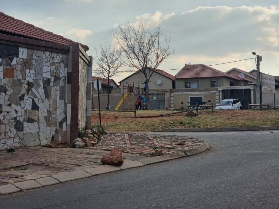 2 Bedroom Property for Sale in Fleurhof Gauteng