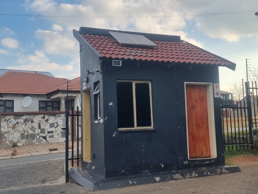 2 Bedroom Property for Sale in Fleurhof Gauteng