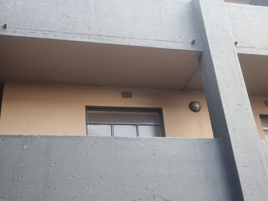 2 Bedroom Property for Sale in Fleurhof Gauteng