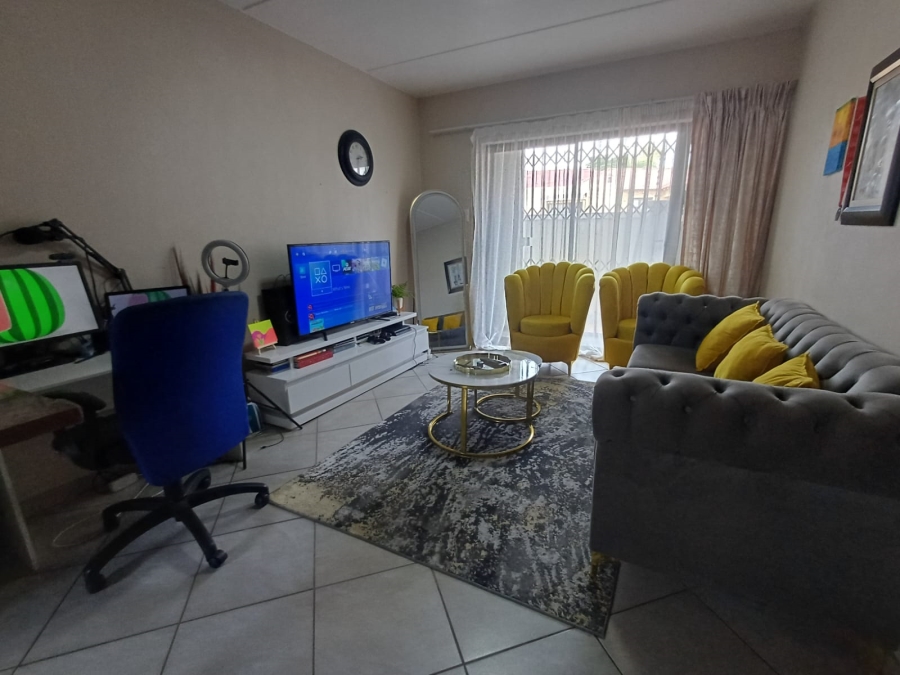 2 Bedroom Property for Sale in Witpoortjie Gauteng