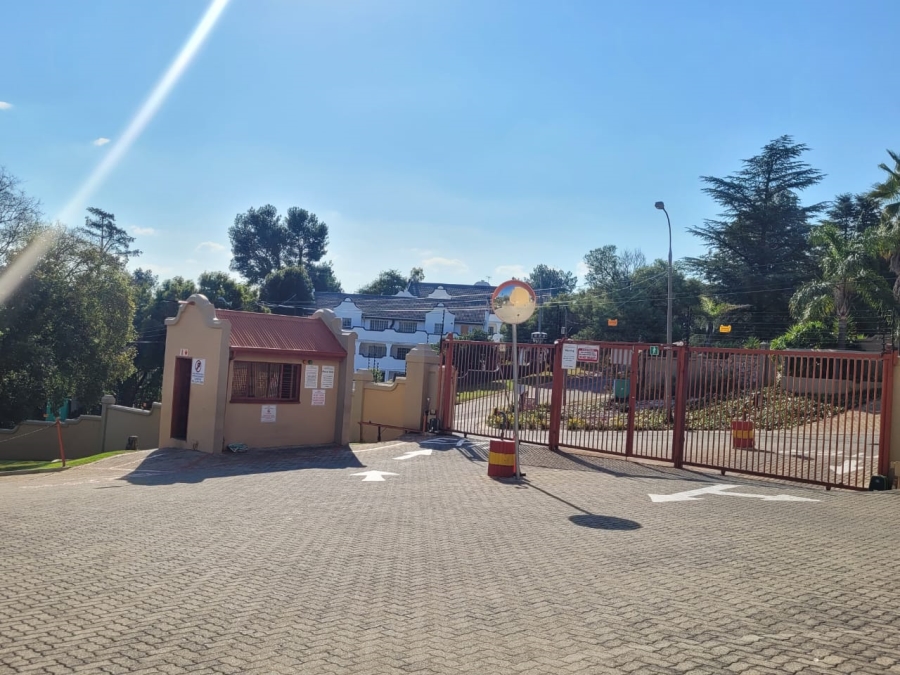 2 Bedroom Property for Sale in Helderkruin Gauteng