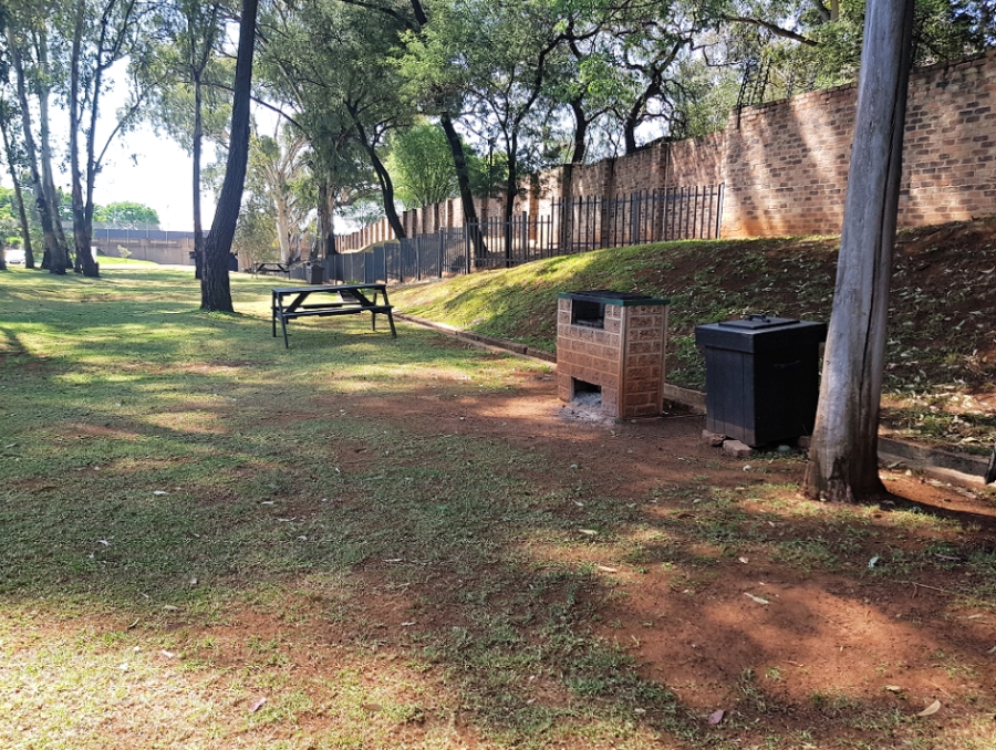 1 Bedroom Property for Sale in Braamfontein Werf Gauteng