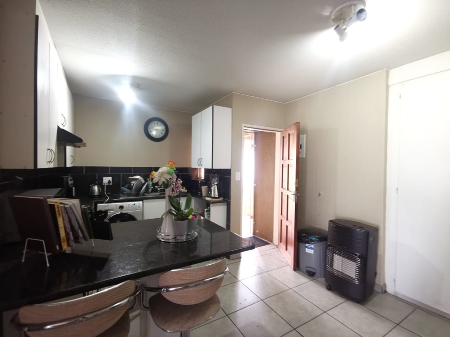 3 Bedroom Property for Sale in Radiokop Gauteng