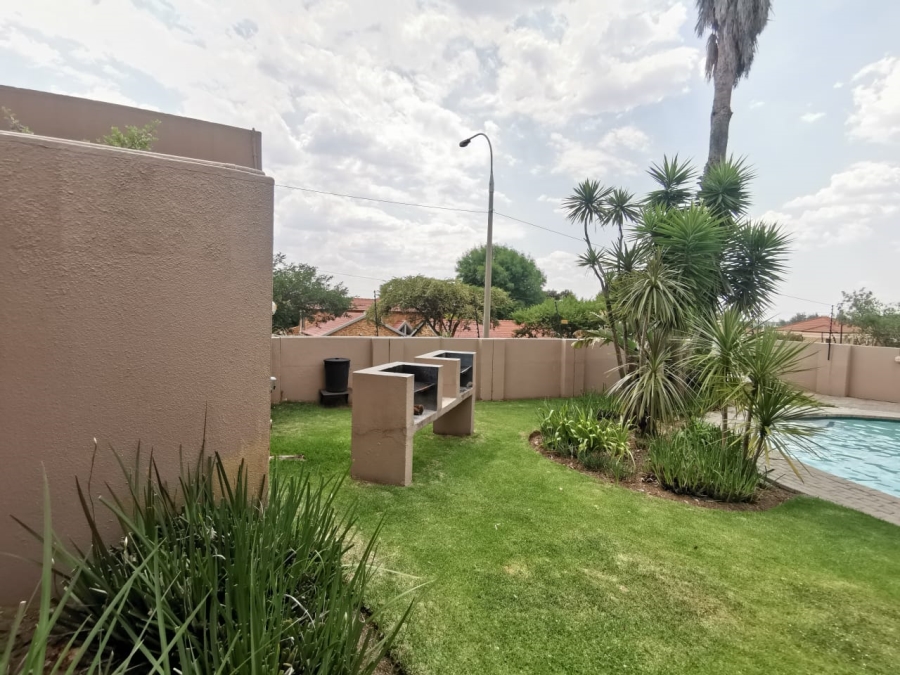 3 Bedroom Property for Sale in Radiokop Gauteng