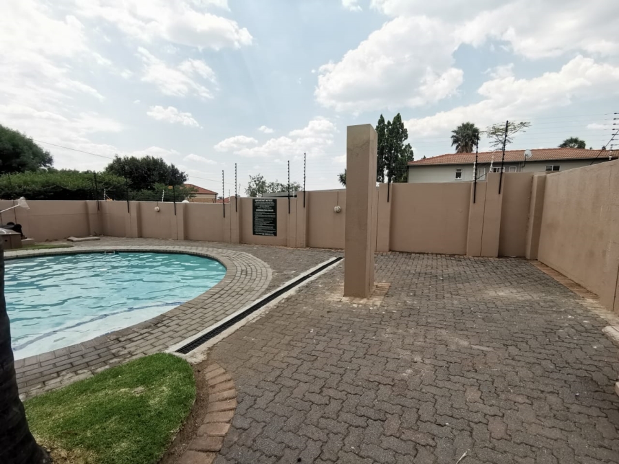 3 Bedroom Property for Sale in Radiokop Gauteng