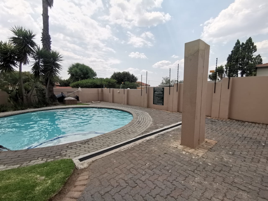 3 Bedroom Property for Sale in Radiokop Gauteng