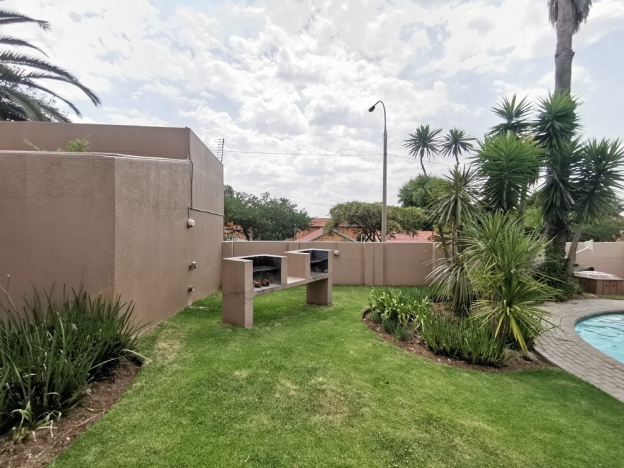 3 Bedroom Property for Sale in Radiokop Gauteng