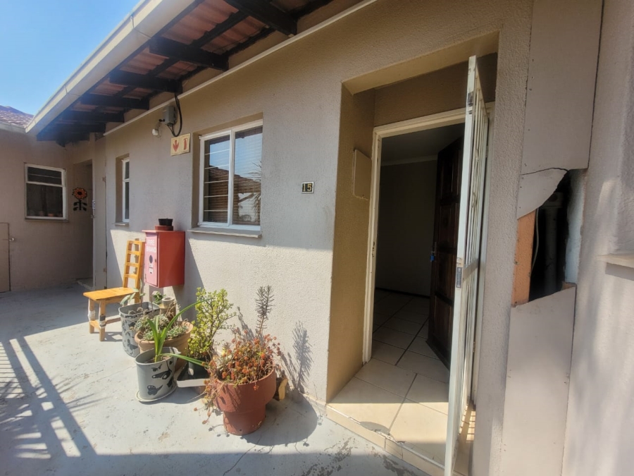 2 Bedroom Property for Sale in Radiokop Gauteng