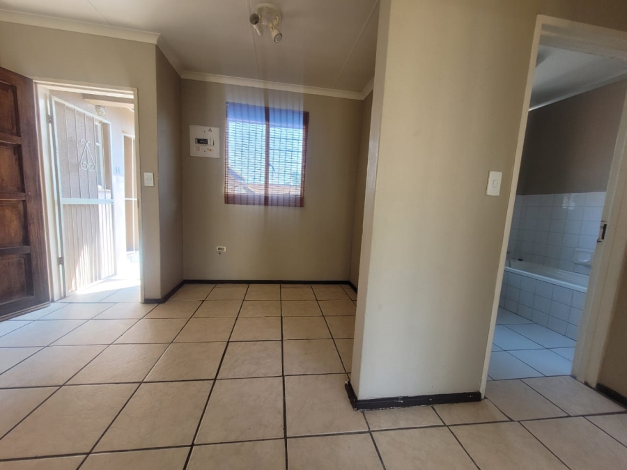 2 Bedroom Property for Sale in Radiokop Gauteng