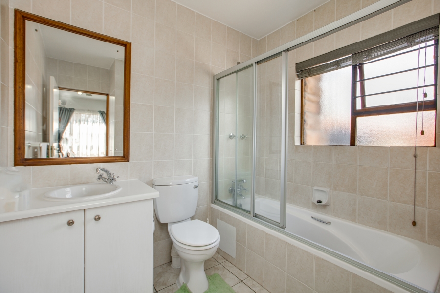 2 Bedroom Property for Sale in Lonehill Gauteng