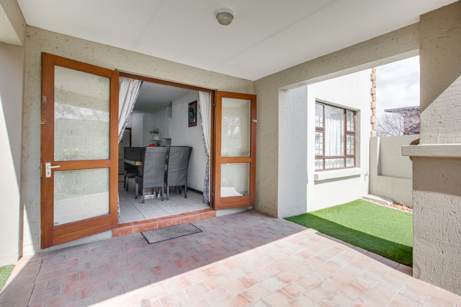 2 Bedroom Property for Sale in Lonehill Gauteng