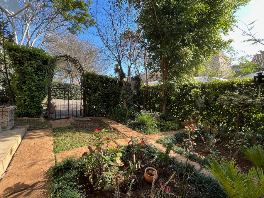 To Let 2 Bedroom Property for Rent in Leeuwenhof Estate Gauteng