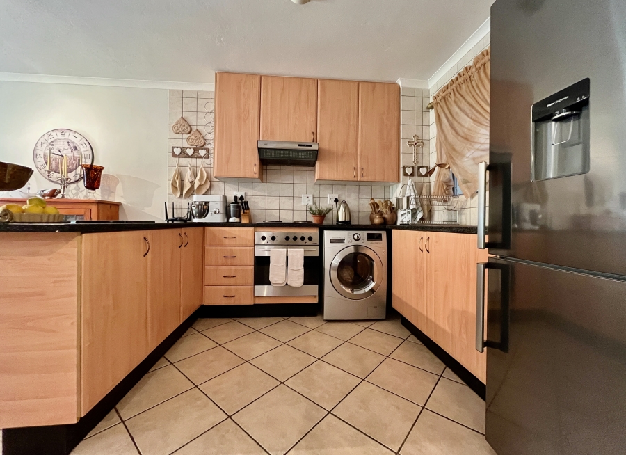 To Let 2 Bedroom Property for Rent in Leeuwenhof Estate Gauteng
