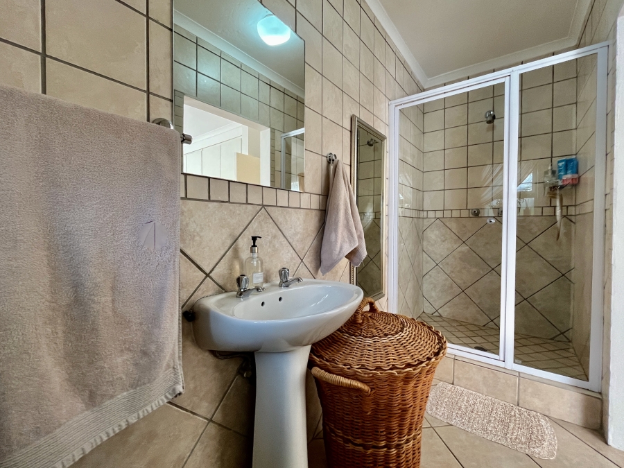 To Let 2 Bedroom Property for Rent in Leeuwenhof Estate Gauteng